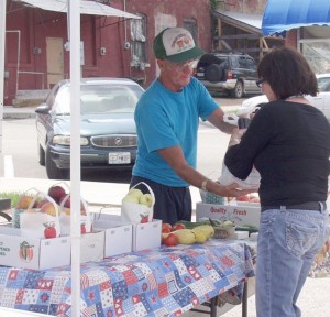 Fresh produce is available at the Houston Farmers Market, which is situated at the Lone Star Plaza.